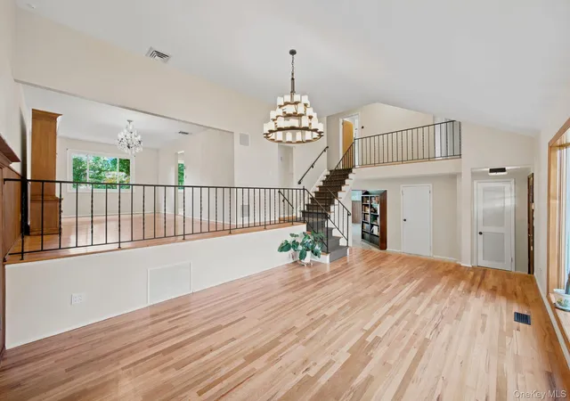 Photo 4 of Single family home for sale at 14 Fairway Dr, Great Neck, NY 11020 | MLS# 1060694 | Listing updated on 2026-10-17