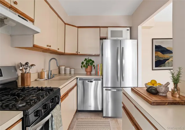 Photo 3 of Condo for sale at 39 60 54th Street #8X, New York, NY 11377 | MLS# 1060695 | Listing updated on 2026-10-09