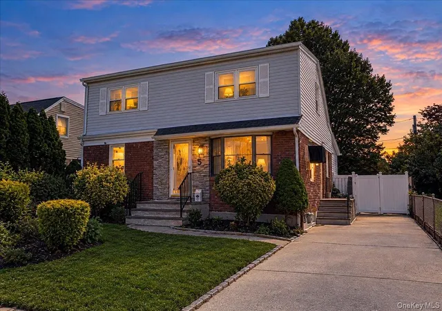 Photo 1 of Single family home for sale at 5 Edward Ave, Hicksville, NY 11801 | MLS# 1060698 | Listing updated on 2026-10-09