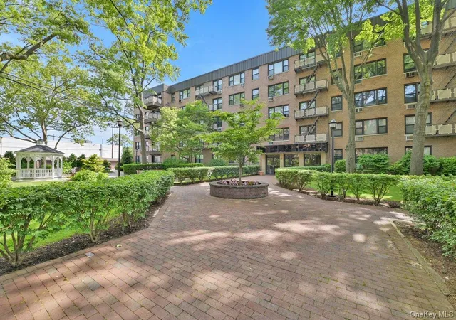 House for sale at 6 Birchwood Ct #3F, Mineola, NY 11501 | MLS# 1060738 | Listing updated on 2026-10-10