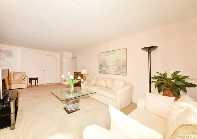 Photo 2 of House for sale at 6 Birchwood Ct #3F, Mineola, NY 11501 | MLS# 1060738 | Listing updated on 2026-10-10