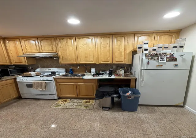 Photo 4 of House for sale at 6731 185th Street, Fresh Meadows, NY 11365 | MLS# 1060775 | Listing updated on 2026-10-09