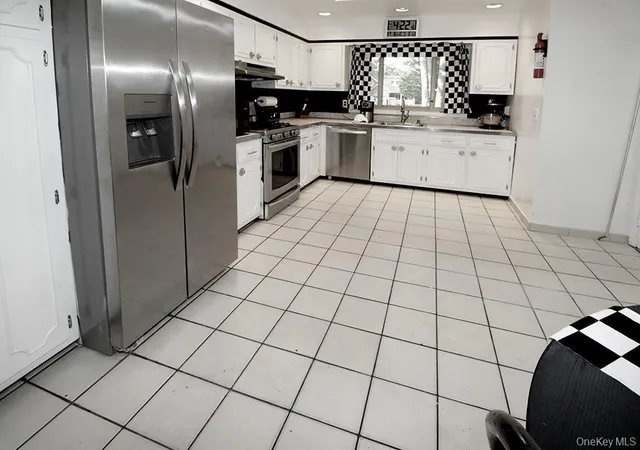 Photo 1 of Single family home for sale at 16 Argyle Pl, Smithtown, NY 11787 | MLS# 1060784 | Listing updated on 2026-10-09