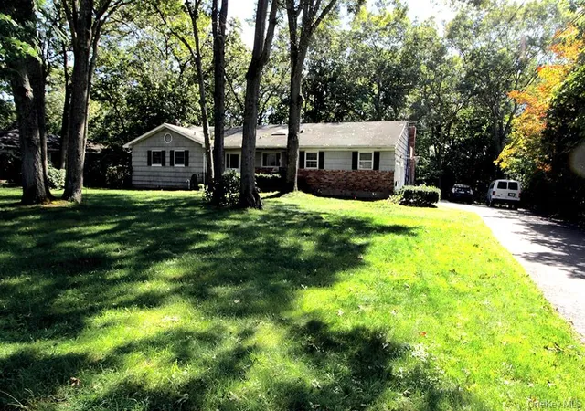 Photo 3 of Single family home for sale at 16 Argyle Pl, Smithtown, NY 11787 | MLS# 1060784 | Listing updated on 2026-10-09