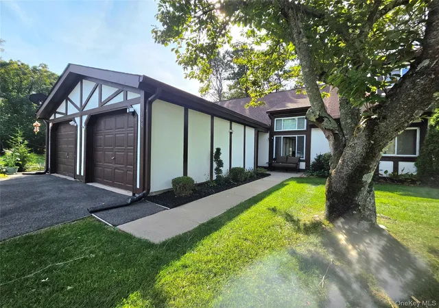 Condo for sale at 133 Fieldstone Ct, Middle Island, NY 11953 | MLS# 1060799
