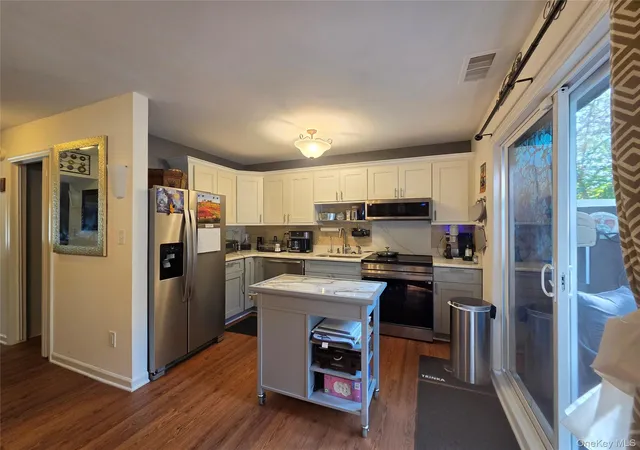 Photo 3 of Condo for sale at 133 Fieldstone Ct, Middle Island, NY 11953 | MLS# 1060799 | Listing updated on 2026-10-10