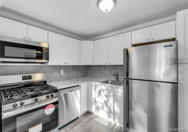Listing Photo 4 - Condo for sale in building located at 150 Newbrook Ln, Bay Shore, NY 11706 - Unit #150