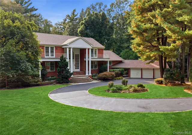 Photo 1 of Single family home for sale at 14 Pheasant Hl Ln, Glen Head, NY 11545 | MLS# 1060861 | Listing updated on 2026-10-12