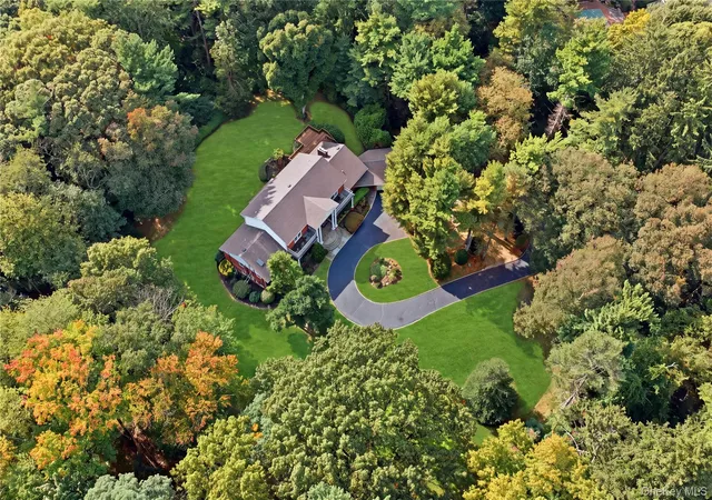 Photo 3 of Single family home for sale at 14 Pheasant Hl Ln, Glen Head, NY 11545 | MLS# 1060861 | Listing updated on 2026-10-12