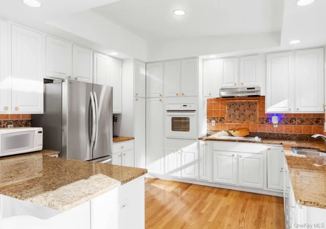 Photo 4 of Single family home for sale at 235 Norfolk Dr, East Hampton, NY 11937 | MLS# 1060863 | Listing updated on 2026-10-10