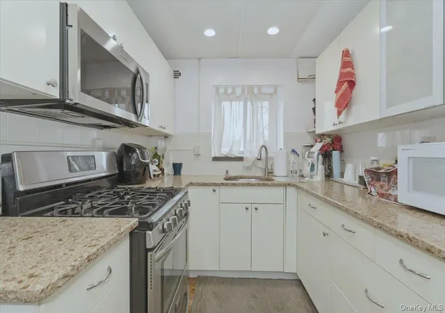 Photo 4 of House for sale at 222 Smith St #2E, Freeport, NY 11520 | MLS# 1060869 | Listing updated on 2026-10-11