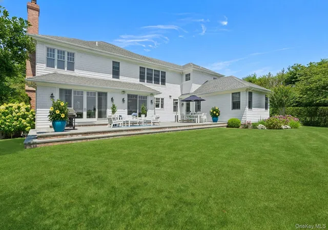 Photo 2 of Single family home for sale at 9 Millfarm Ln, Southampton, NY 11968 | MLS# 1060873 | Listing updated on 2026-10-09