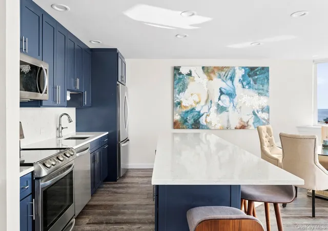 Listing Photo 4 - Condo for sale in building located at 253 Dune Rd, Southampton, NY 11978 - Unit #69