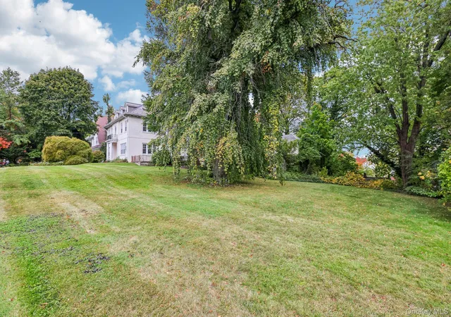 Photo 3 of Single family home for sale at 131 Esplanade, Mount Vernon, NY 10553 | MLS# 1060917 | Listing updated on 2026-10-21