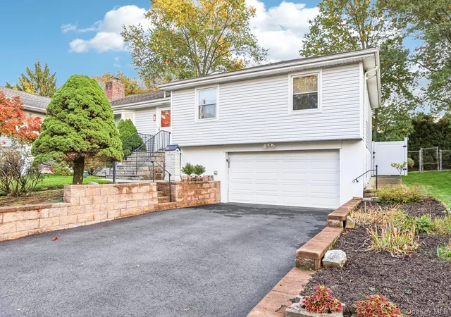 Photo 3 of Single family home for sale at 7 Albro Ln, White Plains, NY 10603 | MLS# 1060931 | Listing updated on 2026-10-22