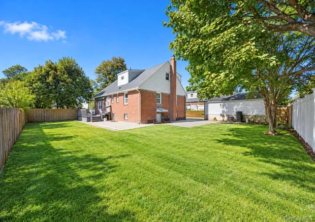 Listing Photo 5 - Condo for sale in building located at 180 N 7th St, Lindenhurst, NY 11757