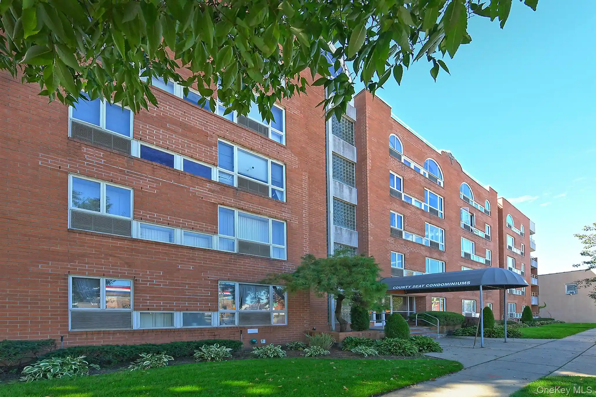 Listing Photo 2 - Condo for sale in 205 Mineola Blvd located at 205 Mineola Blvd, North Hempstead, NY 11501 - Unit #5I