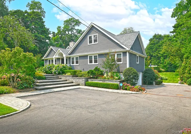 Photo 2 of Single family home for sale at 31 Huntington Bay Rd, Huntington, NY 11743 | MLS# 1060969 | Listing updated on 2026-10-11