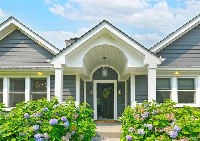 Photo 3 of Single family home for sale at 31 Huntington Bay Rd, Huntington, NY 11743 | MLS# 1060969 | Listing updated on 2026-10-11
