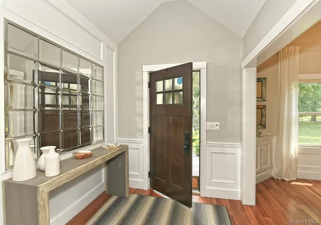 Photo 4 of Single family home for sale at 31 Huntington Bay Rd, Huntington, NY 11743 | MLS# 1060969 | Listing updated on 2026-10-11