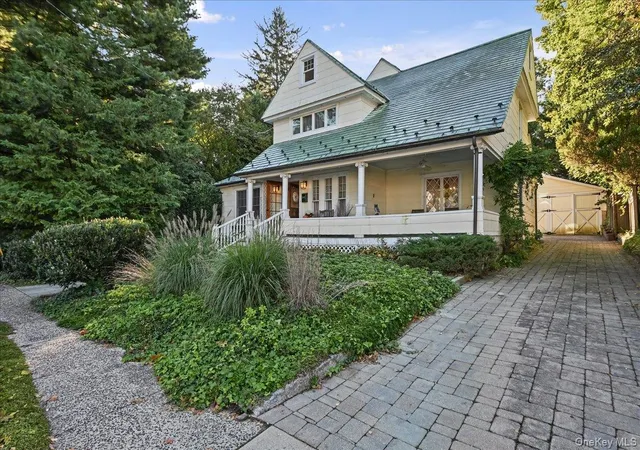 Photo 2 of Single family home for sale at 20 5th Avenue, North Hempstead, NY 11050 | MLS# 1060971 | Listing updated on 2026-10-27