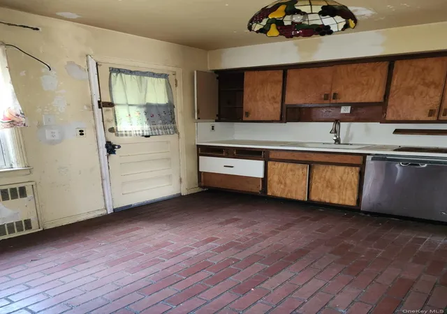 Photo 4 of Single family home for sale at 156 Brookside Ave, Hempstead, NY 11575 | MLS# 1060972 | Listing updated on 2026-10-14