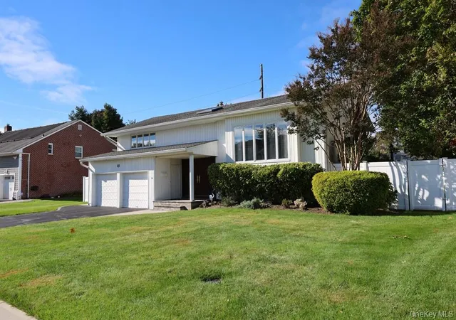 Photo 1 of Single family home for sale at 15 Yates Ln, Oyster Bay, NY 11753 | MLS# 1060989 | Listing updated on 2026-10-25