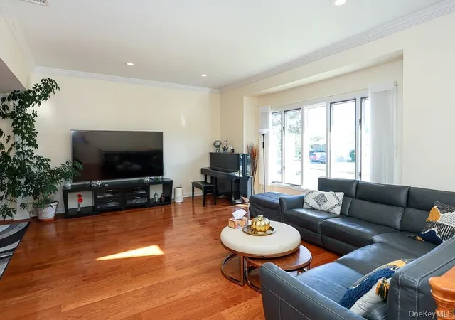 Photo 3 of Single family home for sale at 15 Yates Ln, Oyster Bay, NY 11753 | MLS# 1060989 | Listing updated on 2026-10-25