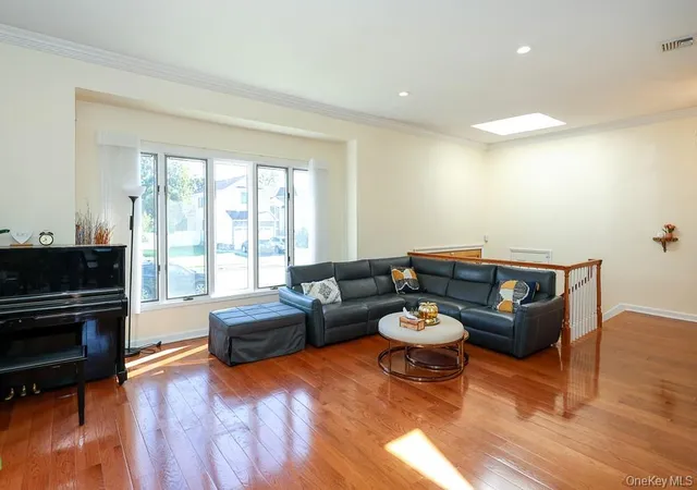 Photo 4 of Single family home for sale at 15 Yates Ln, Oyster Bay, NY 11753 | MLS# 1060989 | Listing updated on 2026-10-25