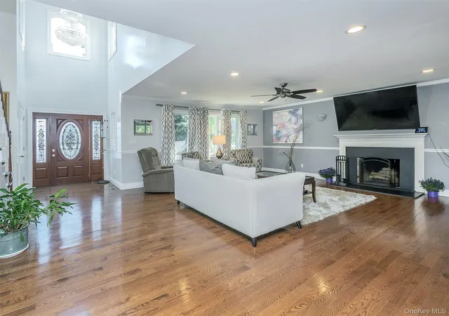 Photo 3 of Single family home for sale at 752 Kensington Ct, Westbury, NY 11590 | MLS# 1061021 | Listing updated on 2026-10-10
