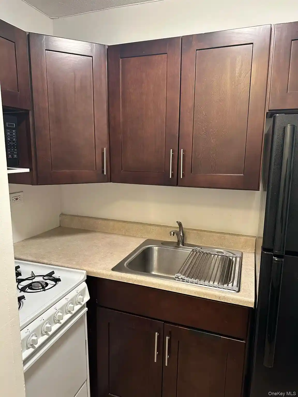 Listing Photo 2 - Condo for sale in 150-38 Union Turnpike located at 150-38 Union Turnpike, New York, NY 11367 - Unit #8L