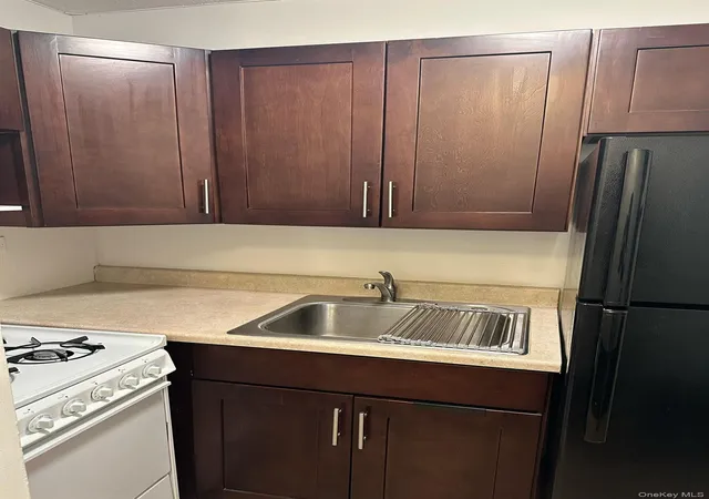 Listing Photo 3 - Condo for sale in building located at 150-38 Union Turnpike, New York, NY 11367 - Unit #8L