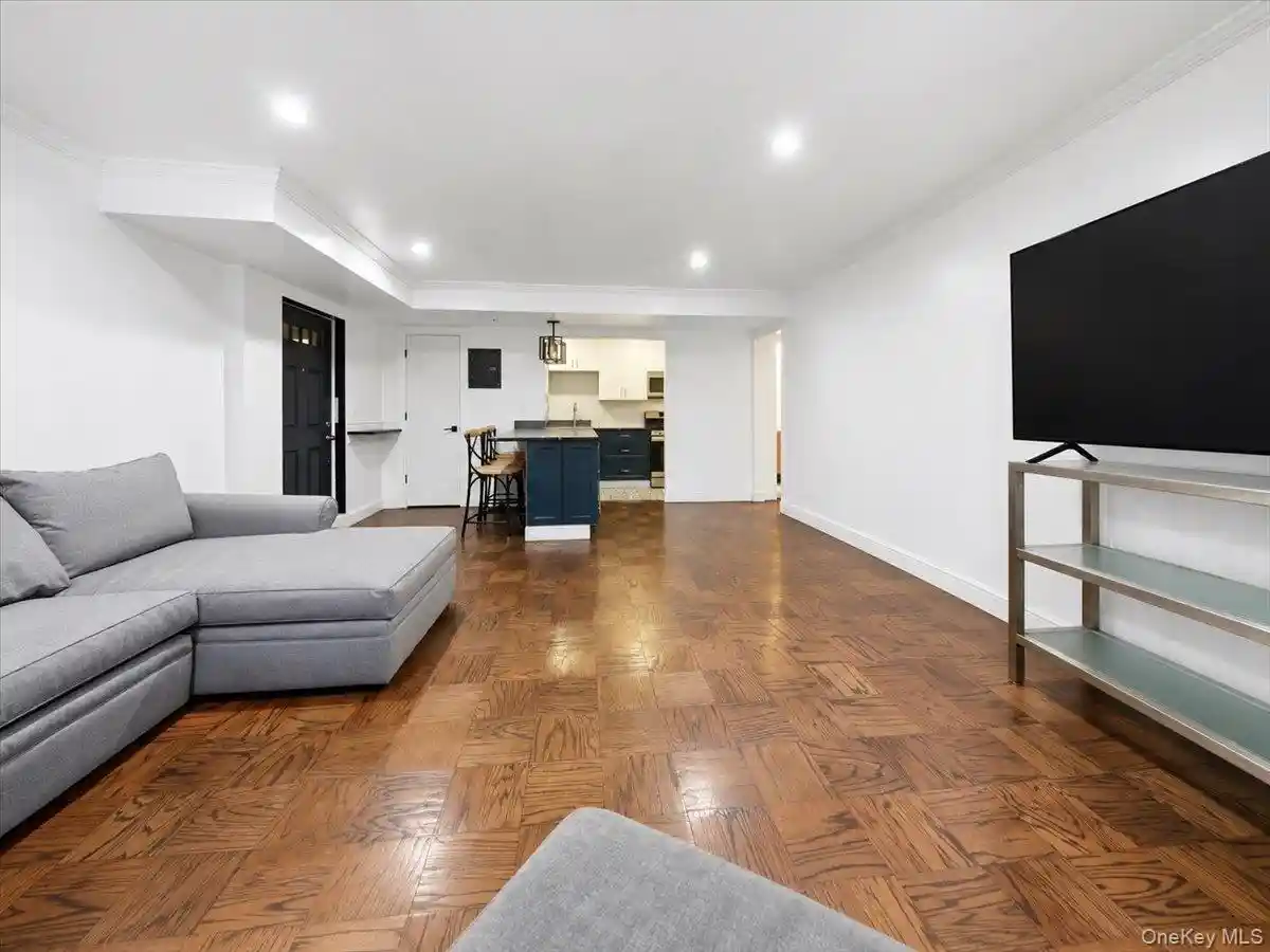 Listing Photo 2 - Condo for sale in 330 Central Park Ave located at 330 Central Park Ave, Scarsdale, NY 10583 - Unit #F12