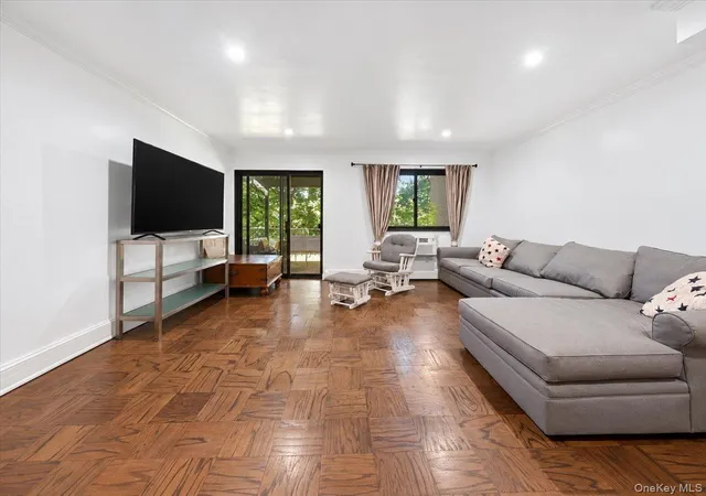 Photo 3 of House for sale at 330 Central Park Ave #F12, Scarsdale, NY 10583 | MLS# 1061039 | Listing updated on 2026-10-10