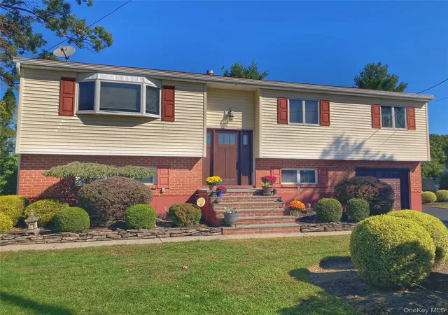 Photo 2 of Single family home for sale at 5 Gurnee Dr, Stony Point, NY 10980 | MLS# 1061066 | Listing updated on 2026-10-18
