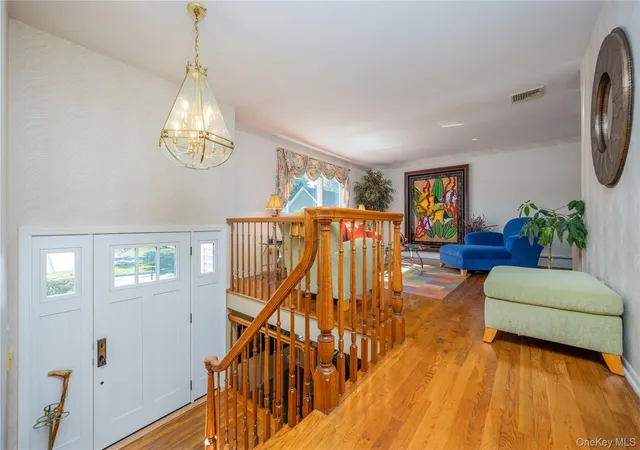 Photo 3 of Single family home for sale at 5 Gurnee Dr, Stony Point, NY 10980 | MLS# 1061066 | Listing updated on 2026-10-18