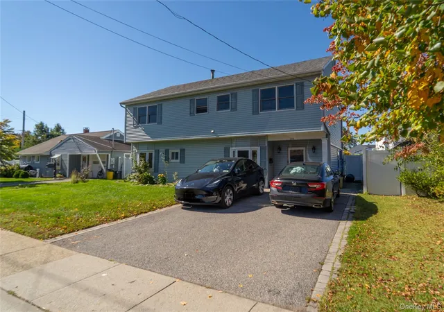 Photo 1 of Single family home for sale at 220 Jerusalem Ave, Oyster Bay, NY 11801 | MLS# 1061103 | Listing updated on 2026-10-11