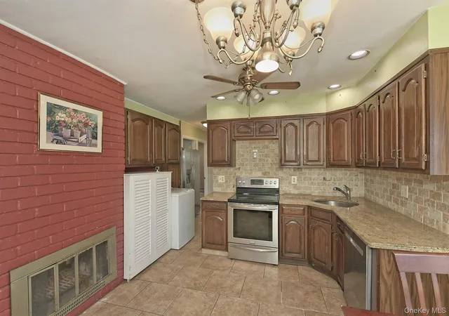 Photo 4 of Single family home for sale at 139 Horn Ln, Hempstead, NY 11756 | MLS# 1061110 | Listing updated on 2026-10-25