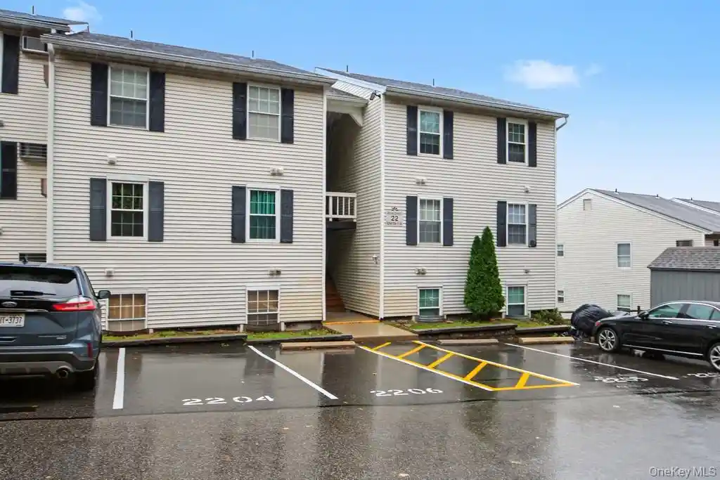 Listing Photo 1 - Condo for sale in 22 Lexington Hl located at 22 Lexington Hl, Monroe, NY 10926 - Unit 22 Lexington Hl