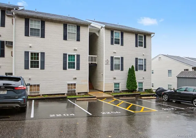 Listing Photo 1 - Condo for sale in building located at 22 Lexington Hl, Monroe, NY 10926 - Unit #3
