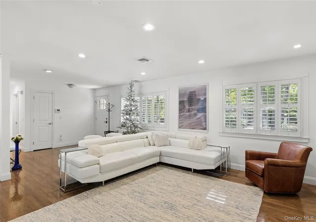 Photo 3 of Single family home for sale at 12 Birchwood Ln, Southampton, NY 11942 | MLS# 1061147 | Listing updated on 2026-10-28