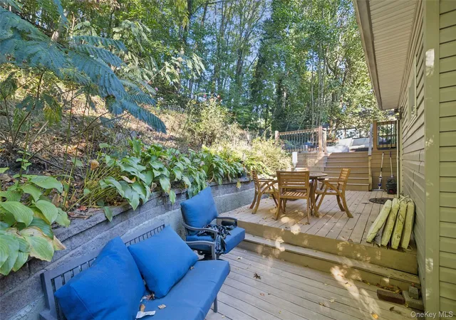Photo 3 of Single family home for sale at 379 E Main St, Centerport, NY 11721 | MLS# 1061170 | Listing updated on 2026-10-26