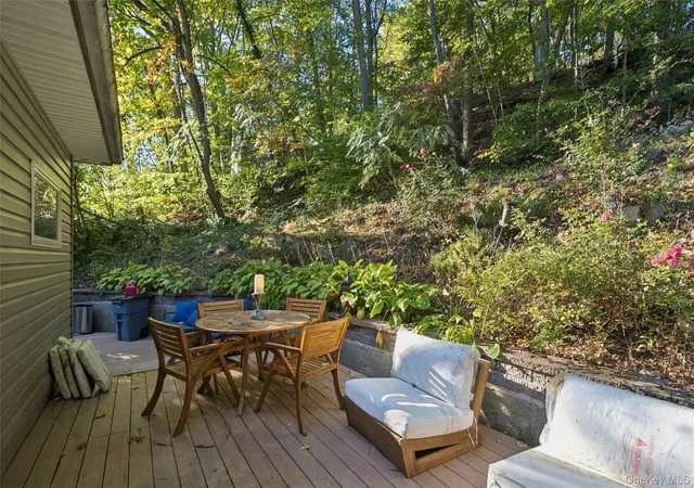 Photo 4 of Single family home for sale at 379 E Main St, Centerport, NY 11721 | MLS# 1061170 | Listing updated on 2026-10-26