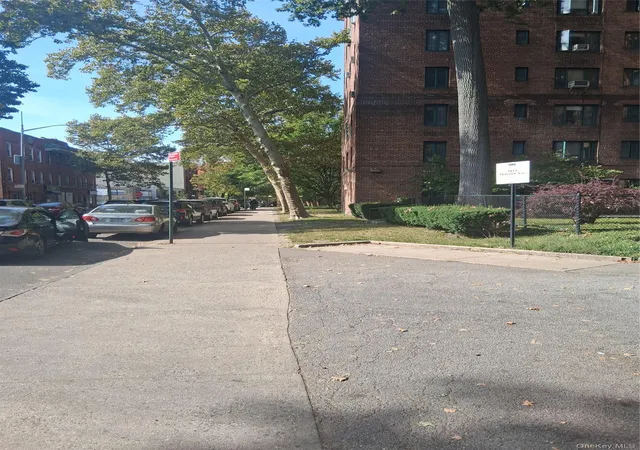 Photo 2 of Condo for sale at 2033 Mcgraw Ave #6E, Bronx, NY 10462 | MLS# 1061174 | Listing updated on 2026-10-10