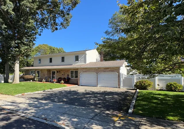 Photo 3 of Single family home for sale at 45 Birch St, Brookhaven, NY 11755 | MLS# 1061176 | Listing updated on 2026-10-12
