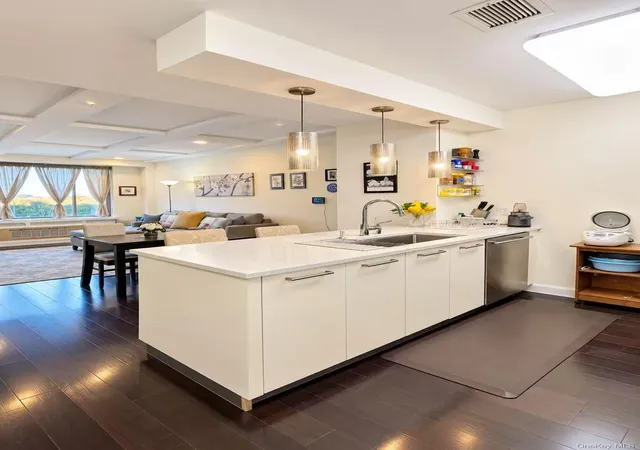 Listing Photo 5 - Condo for sale in building located at 6405 Yellowstone Blvd, New York, NY 11375 - Unit #PH502