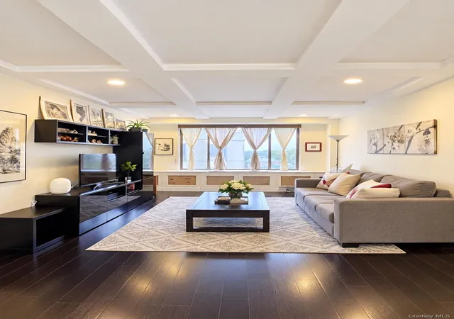 Listing Photo 2 - Condo for sale in building located at 6405 Yellowstone Blvd, New York, NY 11375 - Unit #PH502