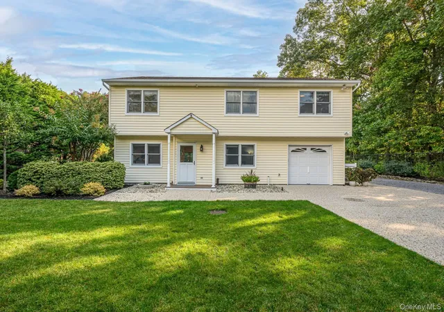 Photo 1 of Single family home for sale at 16b Squiretown Rd, Southampton, NY 11946 | MLS# 1061201 | Listing updated on 2026-10-12