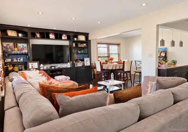 Photo 4 of House for sale at 2334 Oceancrest Blvd, Far Rockaway, NY 11691 | MLS# 1061207 | Listing updated on 2026-10-11