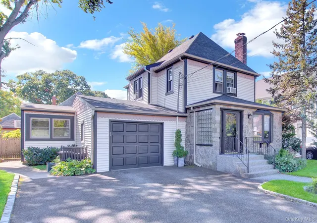 Photo 2 of Single family home for sale at 258 Rider Ave, Hempstead, NY 11565 | MLS# 1061259 | Listing updated on 2026-10-11